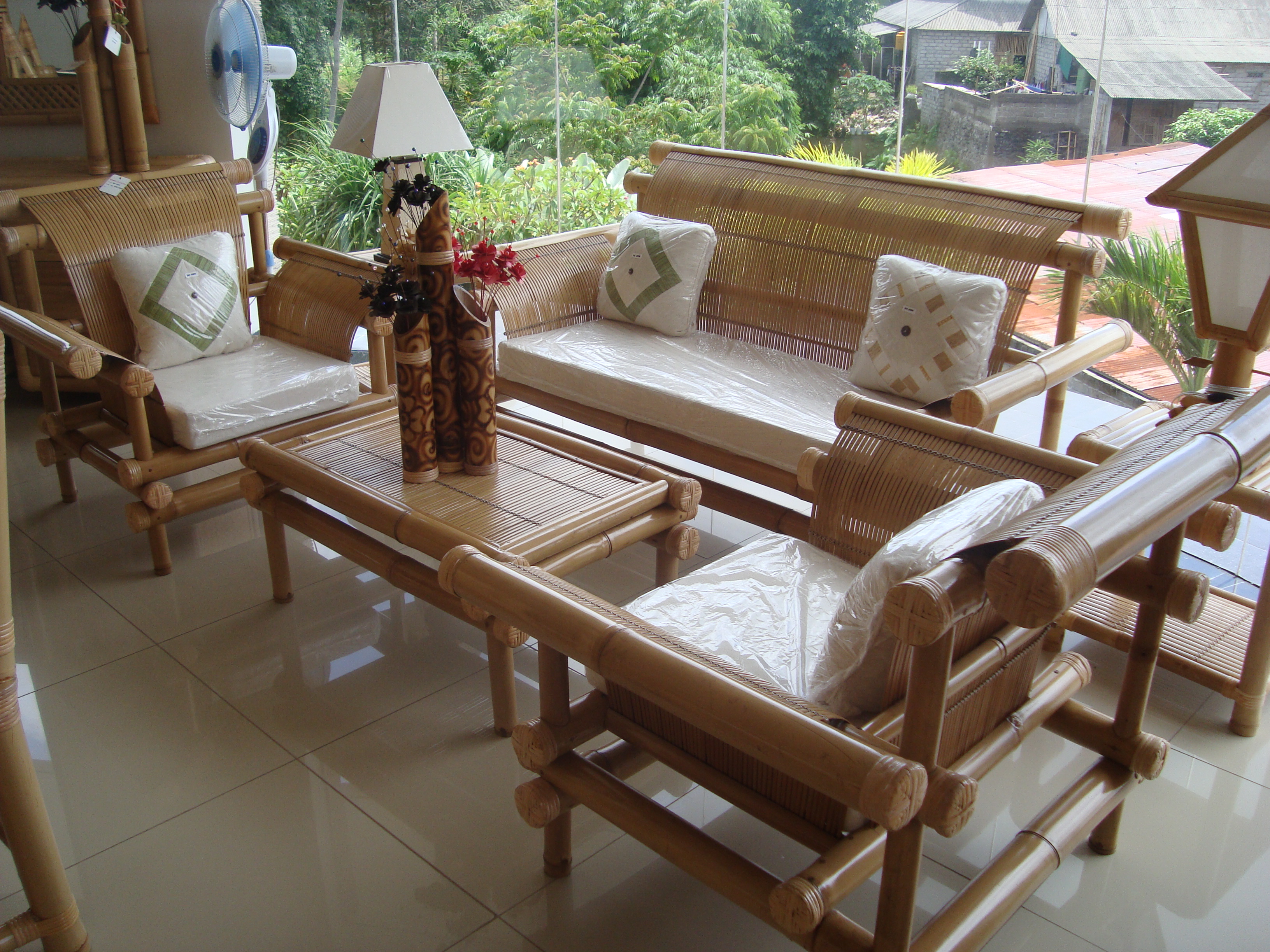 Muebles hechos de bambú