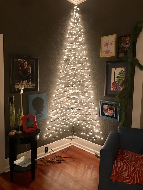 arbol de navidad en la pared